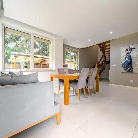 Вилла Trawowa Spacious House By Bookinghost Вроцлав